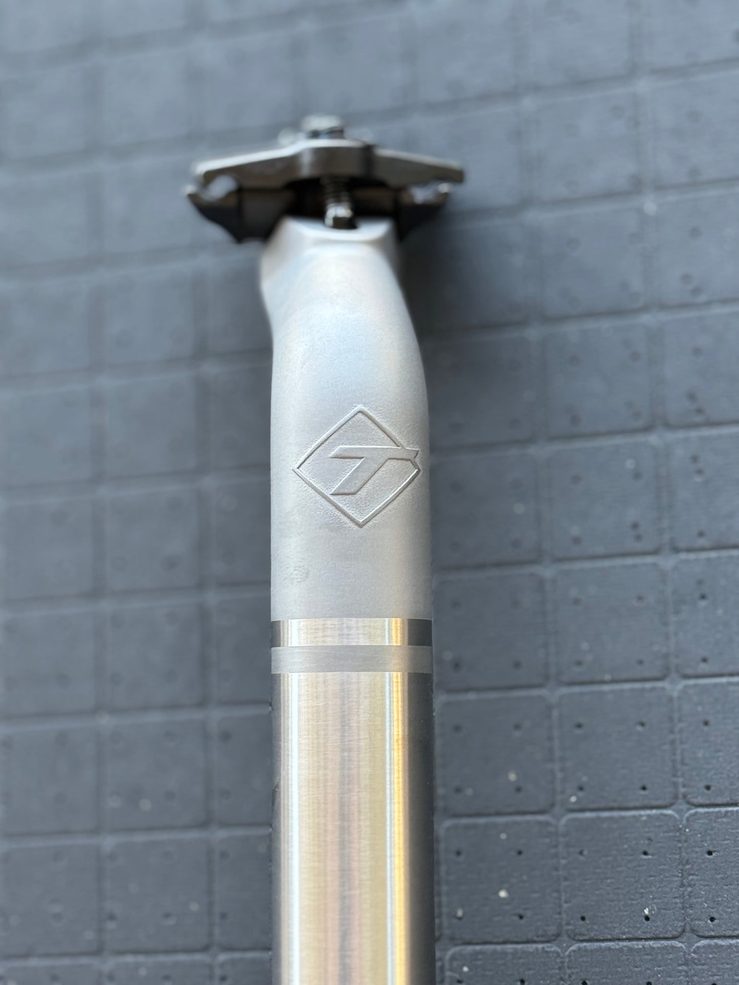 Titanium 27.2mm seat post, 20mm Offset, 460mm