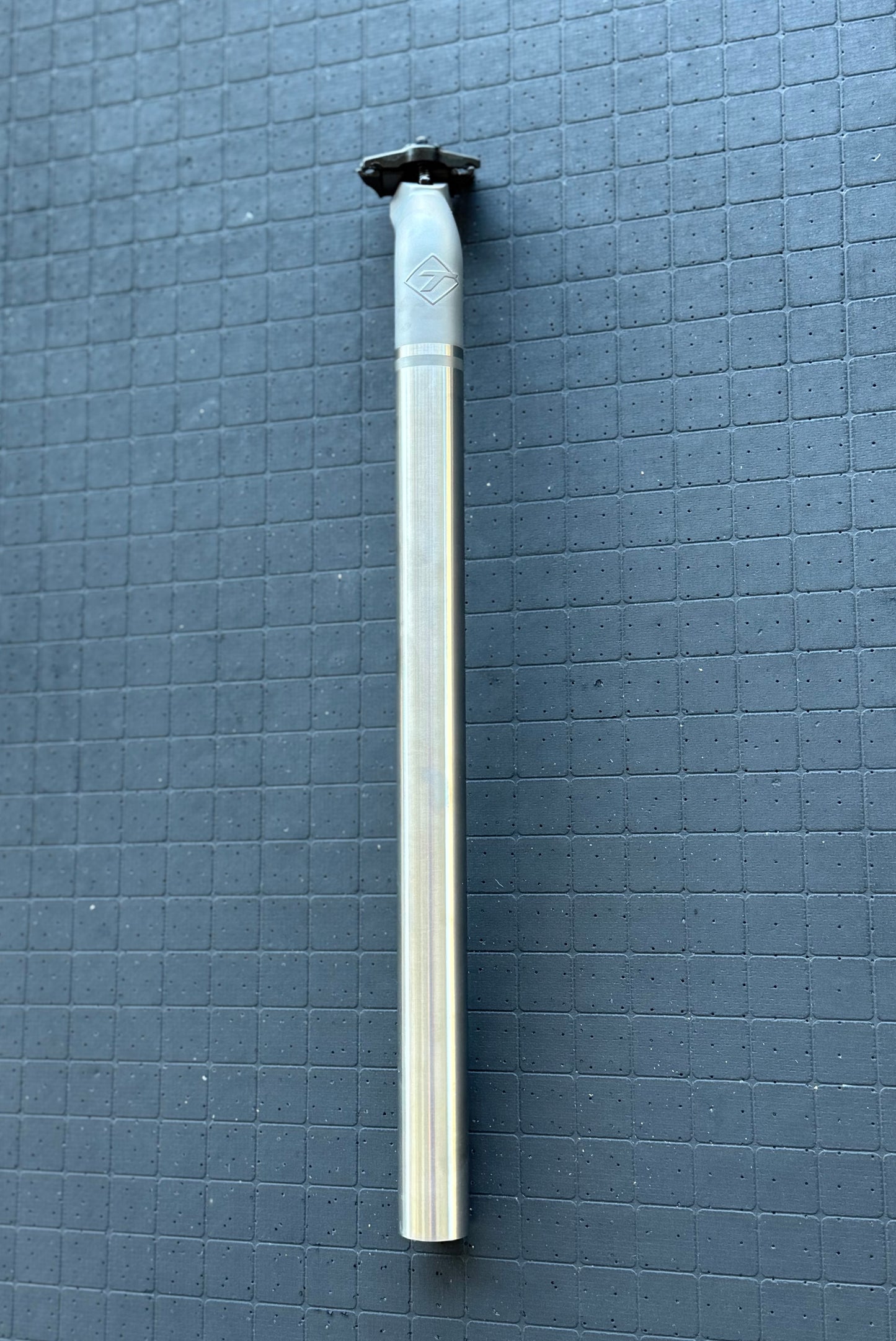 Titanium 27.2mm seat post, 20mm Offset, 460mm