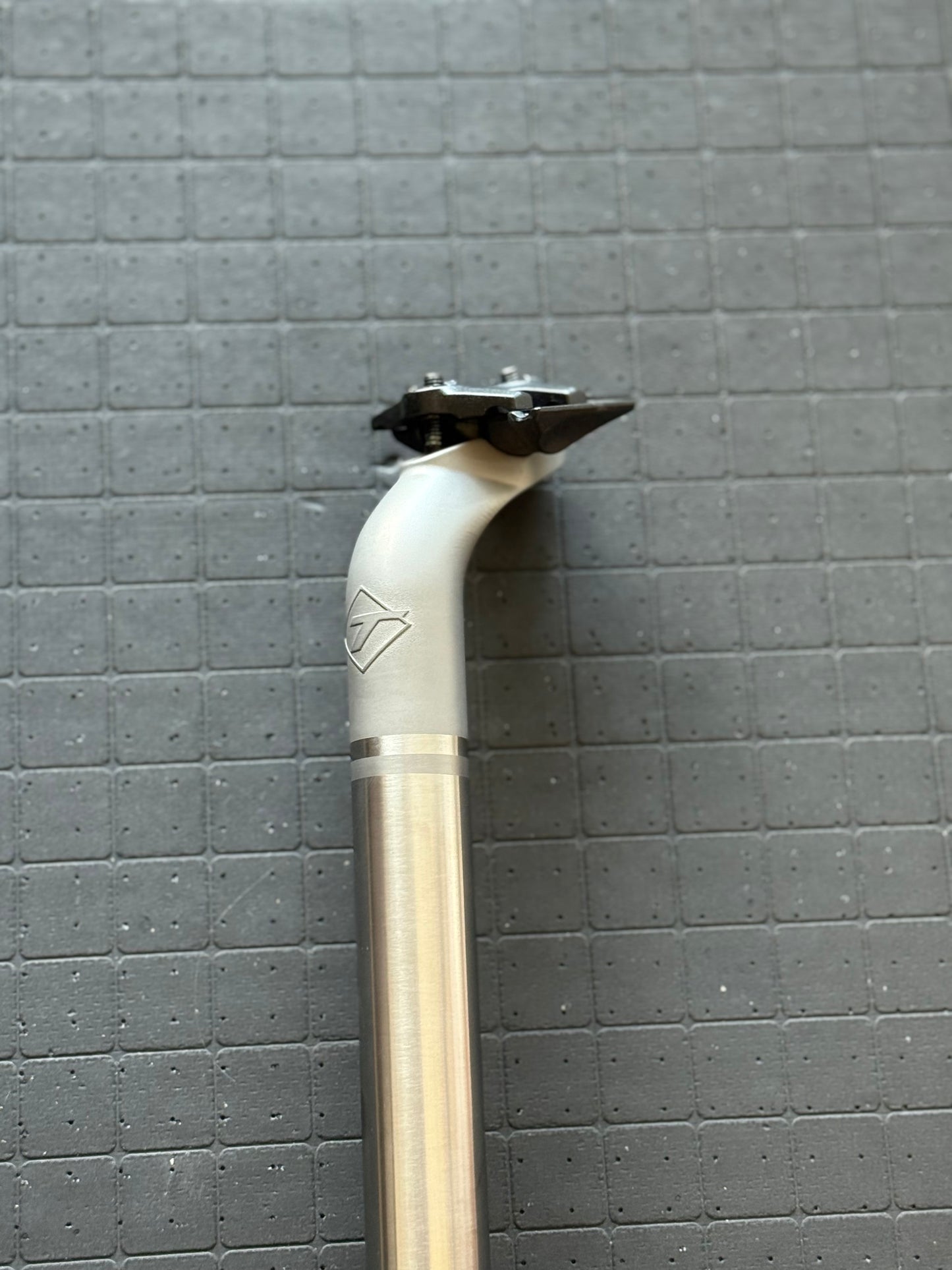Titanium 27.2mm seat post, 20mm Offset, 460mm