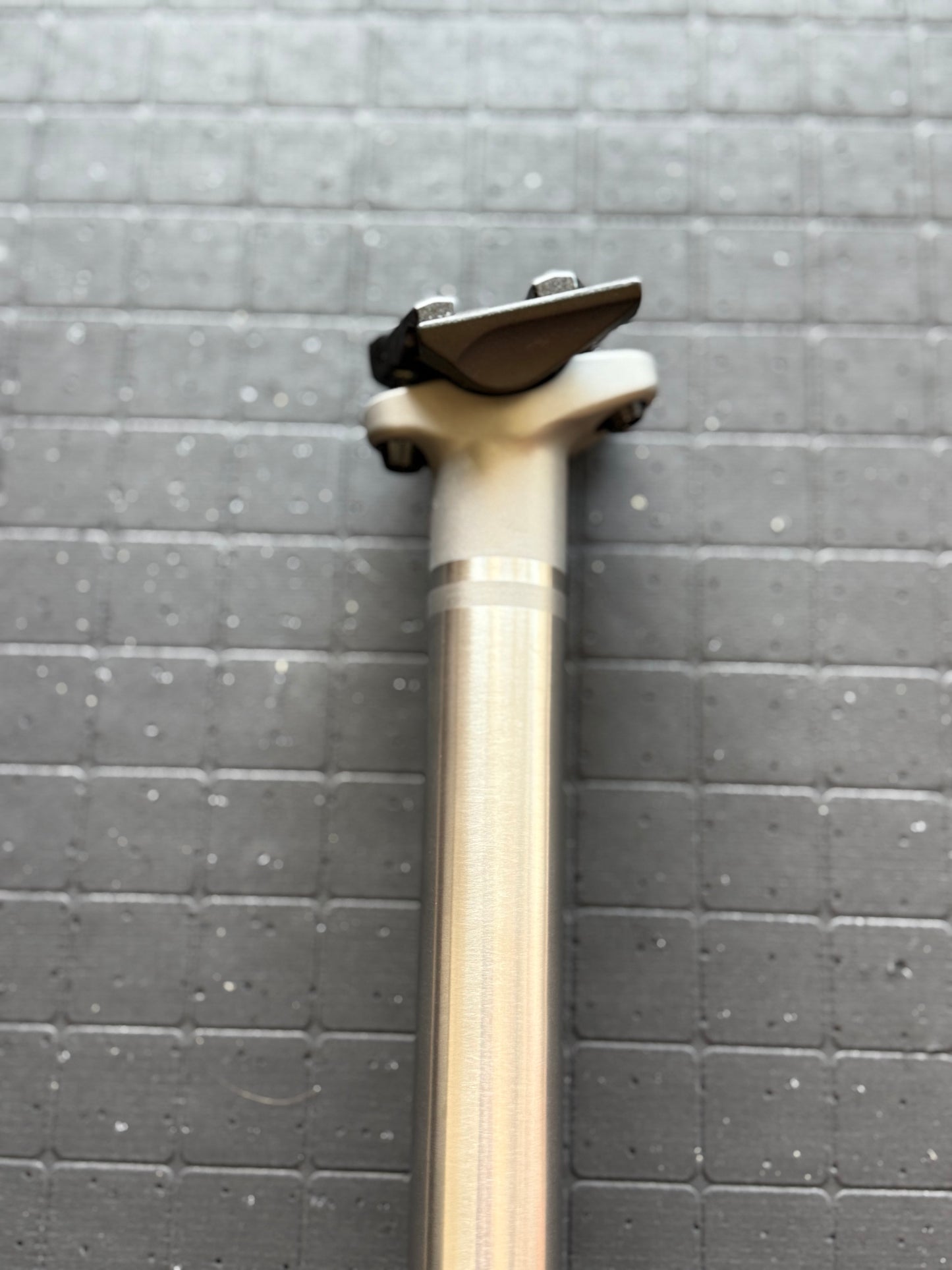 Titanium 27.2mm seat post, 0mm Offset, 460mm