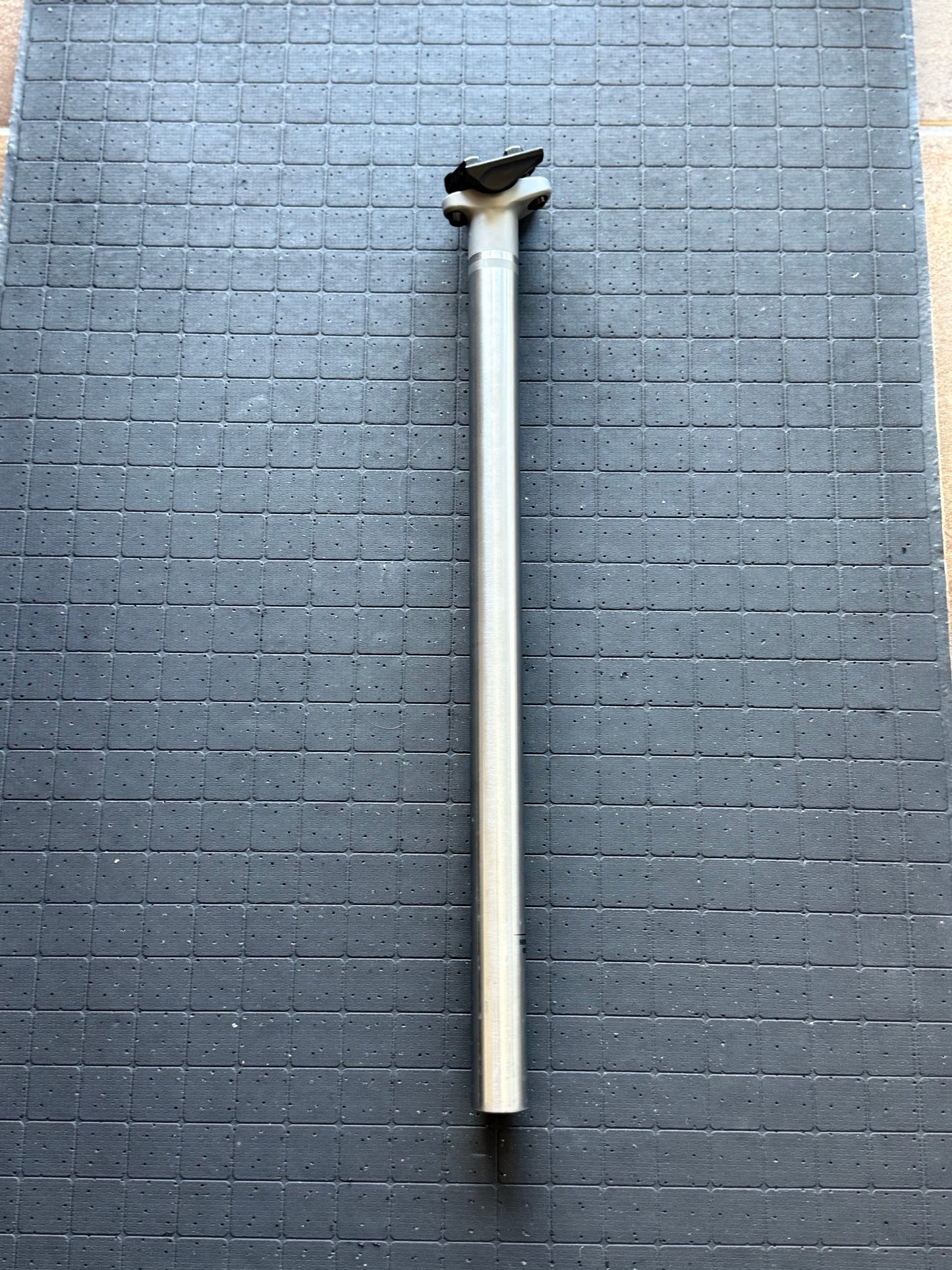 Titanium 27.2mm seat post, 0mm Offset, 460mm